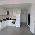 Lejlighed Serenity Heights Apartment: A Panoramic Haven Near Old Town - Free Minibar *