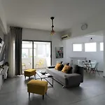 Serenity Heights Apartment: A Panoramic Haven Near Old Town - Free Minibar Lejlighed Bukarest