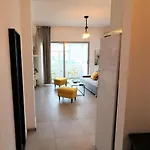Serenity Heights Apartment: A Panoramic Haven Near Old Town - Free Minibar * Bukarest