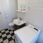 Serenity Heights Apartment: A Panoramic Haven Near Old Town - Free Minibar