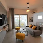 Serenity Heights Apartment: A Panoramic Haven Near Old Town - Free Minibar Lejlighed