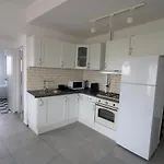 Serenity Heights Apartment: A Panoramic Haven Near Old Town - Free Minibar Lejlighed *