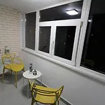 Serenity Heights Apartment: A Panoramic Haven Near Old Town - Free Minibar Lejlighed Bukarest