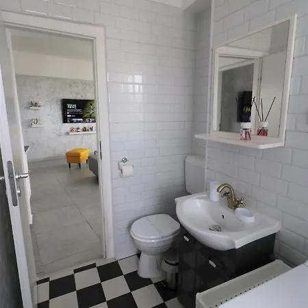 Serenity Heights Apartment: A Panoramic Haven Near Old Town - Free Minibar Apartament *