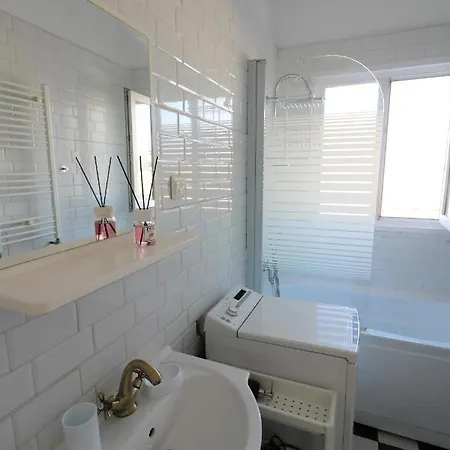 Serenity Heights Apartment: A Panoramic Haven Near Old Town - Free Minibar Apartament
