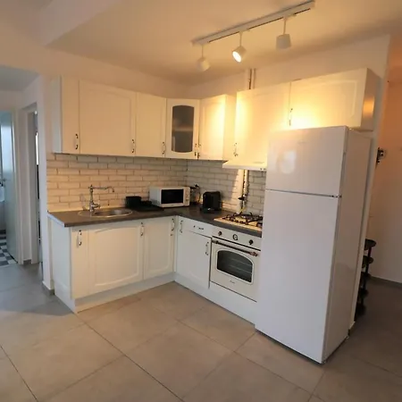 Serenity Heights Apartment: A Panoramic Haven Near Old Town - Free Minibar * Bucureşti