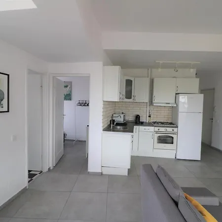 Serenity Heights Apartment: A Panoramic Haven Near Old Town - Free Minibar Βουκουρέστι