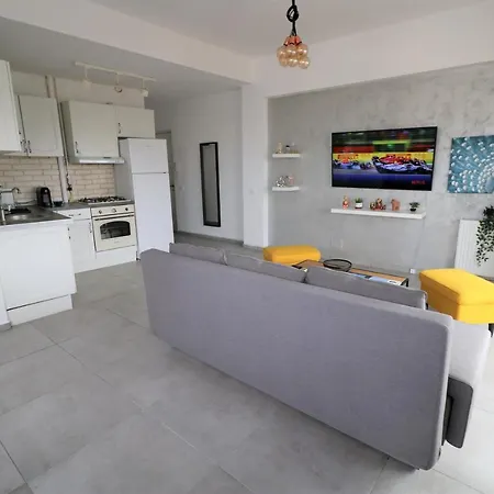 Serenity Heights Apartment: A Panoramic Haven Near Old Town - Free Minibar * Bucharest