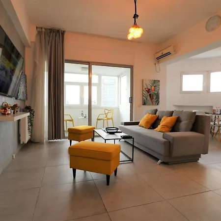 Serenity Heights Apartment: A Panoramic Haven Near Old Town - Free Minibar Apartment *