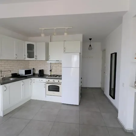 Apartament Serenity Heights Apartment: A Panoramic Haven Near Old Town - Free Minibar *