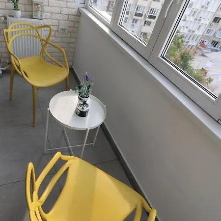 Serenity Heights Apartment: A Panoramic Haven Near Old Town - Free Minibar Boekarest