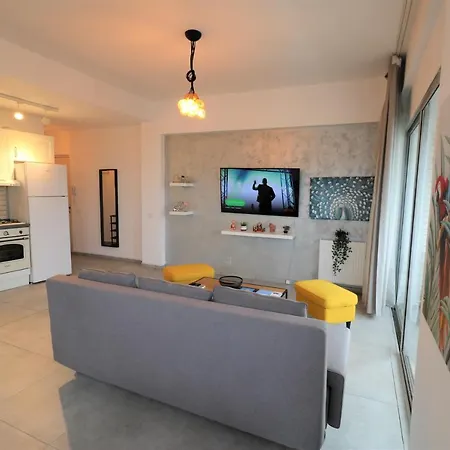 Serenity Heights Apartment: A Panoramic Haven Near Old Town - Free Minibar Bukareszt