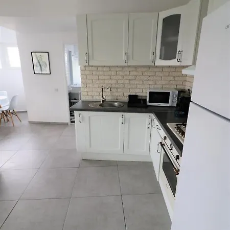 Serenity Heights Apartment: A Panoramic Haven Near Old Town - Free Minibar Appartement Bucarest