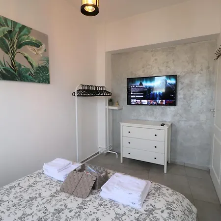 Serenity Heights Apartment: A Panoramic Haven Near Old Town - Free Minibar Apartament