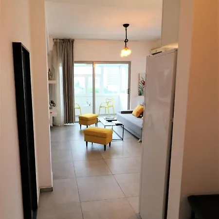 Serenity Heights Apartment: A Panoramic Haven Near Old Town - Free Minibar * Bucharest