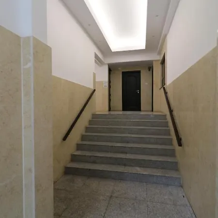 Serenity Heights Apartment: A Panoramic Haven Near Old Town - Free Minibar Appartement *