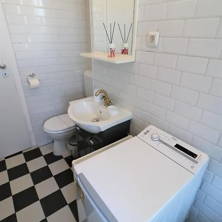 Serenity Heights Apartment: A Panoramic Haven Near Old Town - Free Minibar