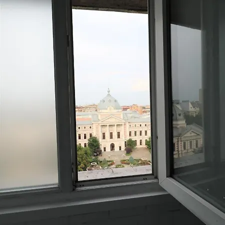 Serenity Heights Apartment: A Panoramic Haven Near Old Town - Free Minibar *