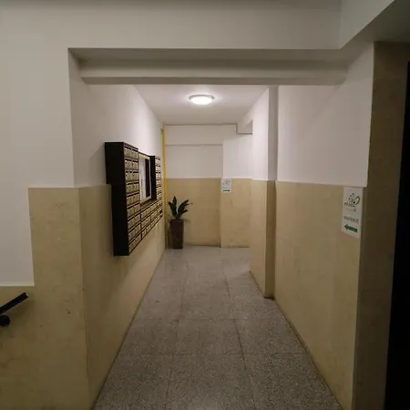 Apartament Serenity Heights Apartment: A Panoramic Haven Near Old Town - Free Minibar *