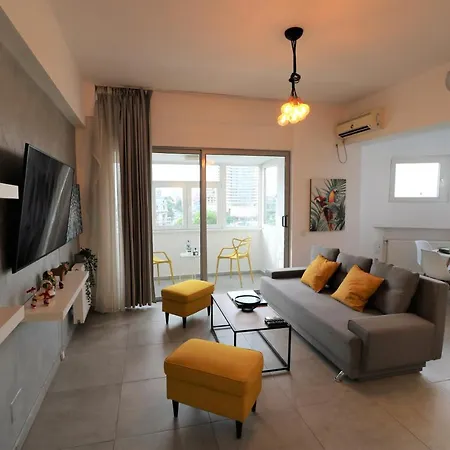 Serenity Heights Apartment: A Panoramic Haven Near Old Town - Free Minibar Appartement