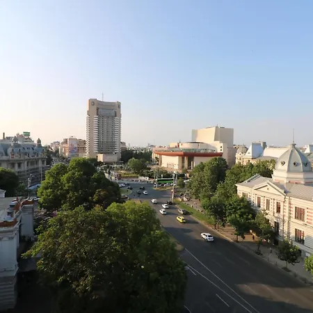 Serenity Heights Apartment: A Panoramic Haven Near Old Town - Free Minibar * Boekarest