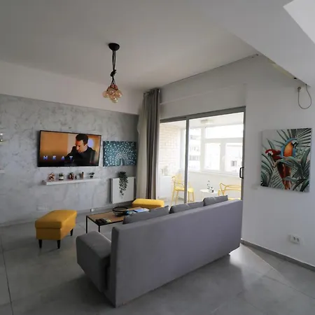 Serenity Heights Apartment: A Panoramic Haven Near Old Town - Free Minibar Apartament *