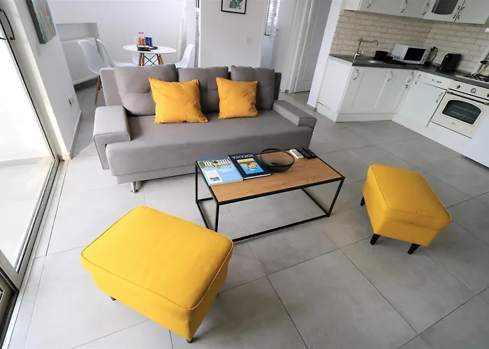 Serenity Heights Apartment: A Panoramic Haven Near Old Town - Free Minibar * Bukarest