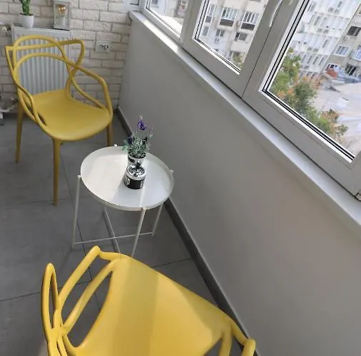 Serenity Heights Apartment: A Panoramic Haven Near Old Town - Free Minibar Boekarest