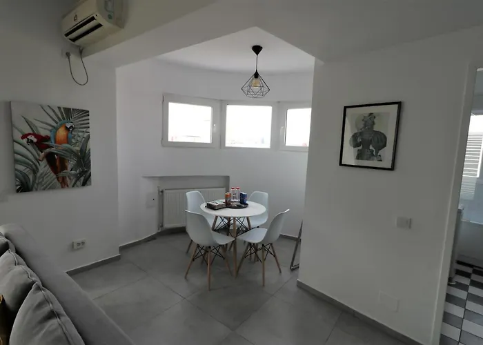 Serenity Heights Apartment: A Panoramic Haven Near Old Town - Free Minibar Appartement Boekarest