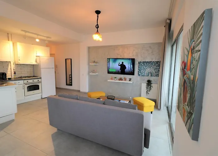 Serenity Heights Apartment: A Panoramic Haven Near Old Town - Free Minibar Bukarest