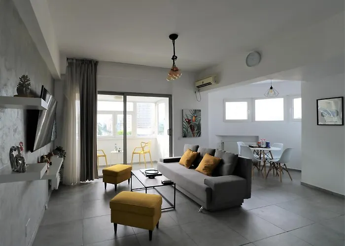 Serenity Heights Apartment: A Panoramic Haven Near Old Town - Free Minibar Appartement Boekarest