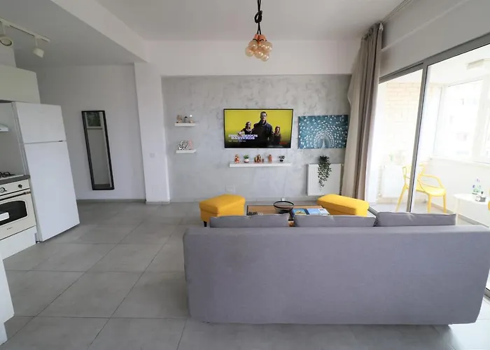 Serenity Heights Apartment: A Panoramic Haven Near Old Town - Free Minibar Appartement