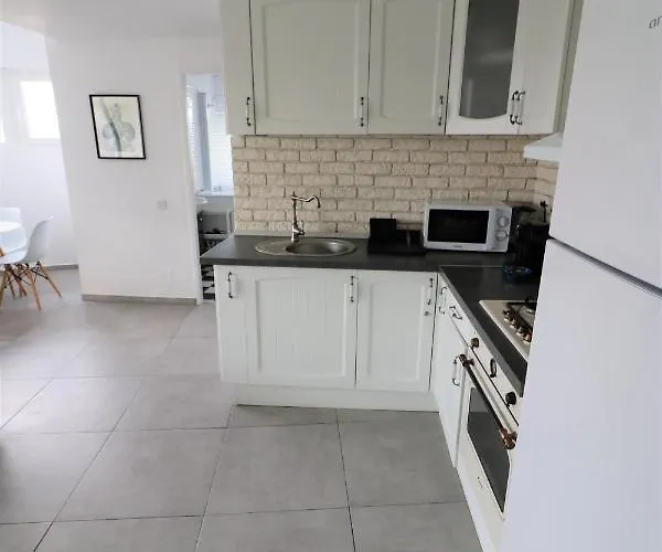 Serenity Heights Apartment: A Panoramic Haven Near Old Town - Free Minibar Apartman Bukarest