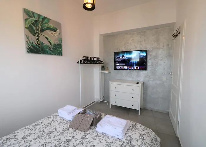 Serenity Heights Apartment: A Panoramic Haven Near Old Town - Free Minibar Appartement