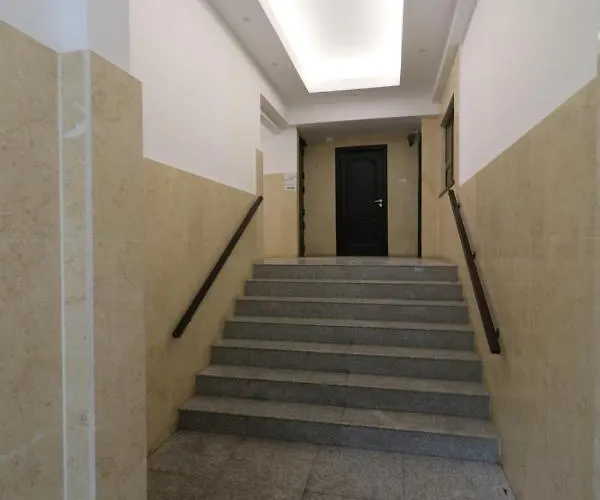 Serenity Heights Apartment: A Panoramic Haven Near Old Town - Free Minibar Appartement *