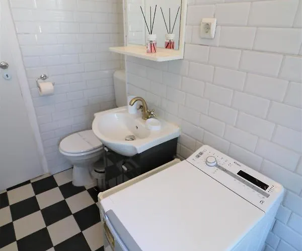 Serenity Heights Apartment: A Panoramic Haven Near Old Town - Free Minibar