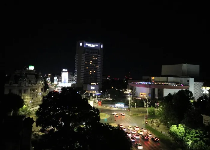 Serenity Heights Apartment: A Panoramic Haven Near Old Town - Free Minibar Apartman