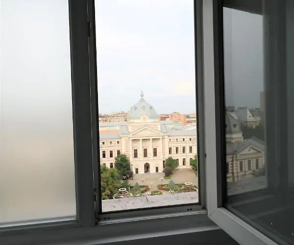 Serenity Heights Apartment: A Panoramic Haven Near Old Town - Free Minibar *