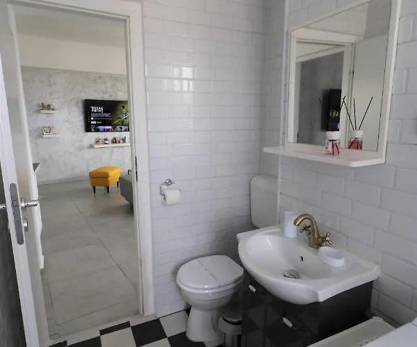 Serenity Heights Apartment: A Panoramic Haven Near Old Town - Free Minibar 公寓 *