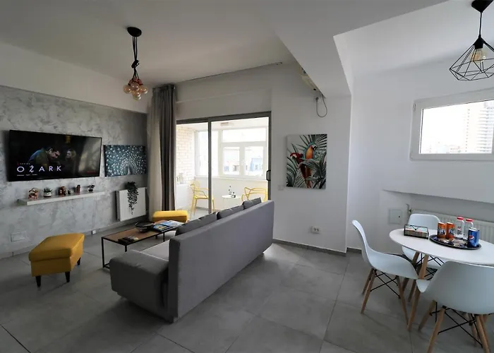 Serenity Heights Apartment: A Panoramic Haven Near Old Town - Free Minibar Apartman *