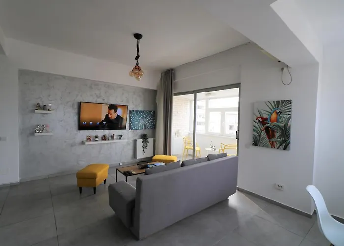 Serenity Heights Apartment: A Panoramic Haven Near Old Town - Free Minibar Appartement *