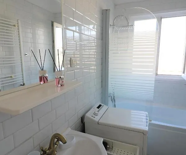 Serenity Heights Apartment: A Panoramic Haven Near Old Town - Free Minibar Appartement