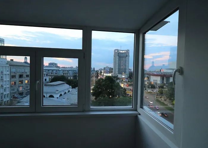 Serenity Heights Apartment: A Panoramic Haven Near Old Town - Free Minibar *