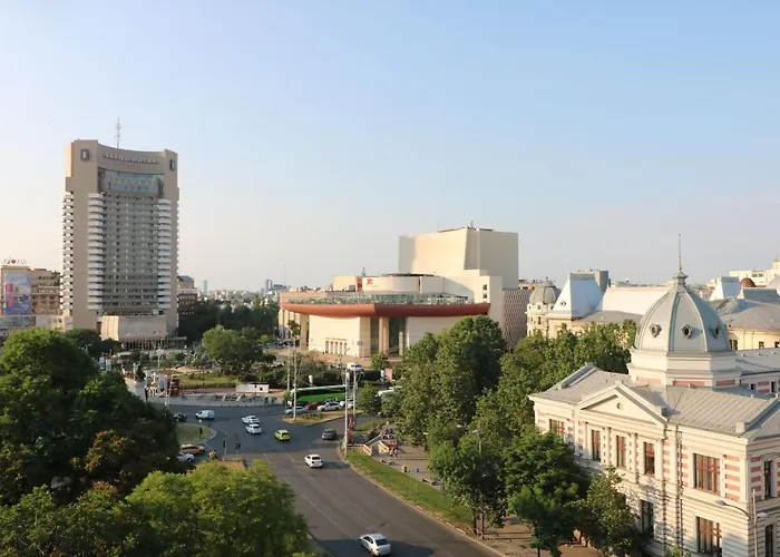 Serenity Heights Apartment: A Panoramic Haven Near Old Town - Free Minibar