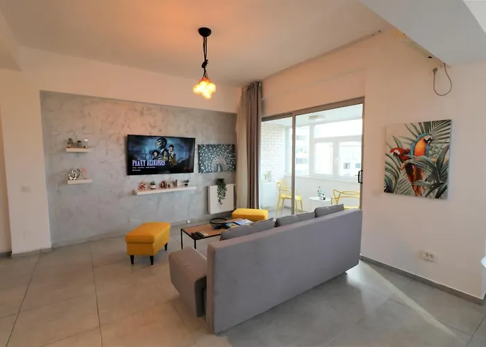 Serenity Heights Apartment: A Panoramic Haven Near Old Town - Free Minibar Appartement