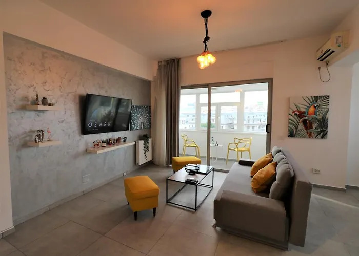 Serenity Heights Apartment: A Panoramic Haven Near Old Town - Free Minibar * Boekarest