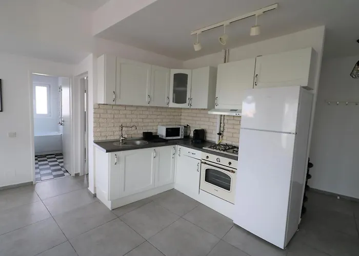 Serenity Heights Apartment: A Panoramic Haven Near Old Town - Free Minibar Appartement *