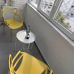 Serenity Heights Apartment: A Panoramic Haven Near Old Town - Free Minibar بوخارست