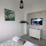 Serenity Heights Apartment: A Panoramic Haven Near Old Town - Free Minibar