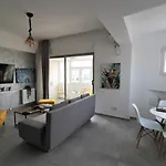 Serenity Heights Apartment: A Panoramic Haven Near Old Town - Free Minibar شقة *